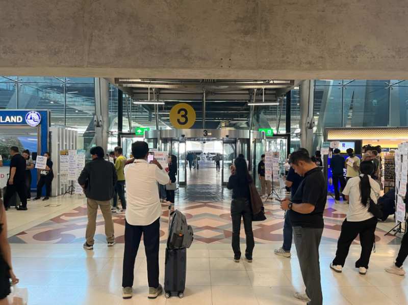 Suvarnabhumi Airport taxi pickup Pattaya transfer exit 3